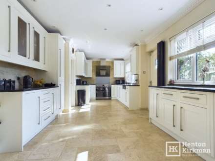 Noak Hill Road, Laindon, Image 10