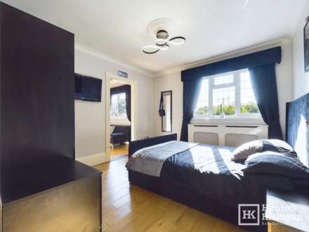 Noak Hill Road, Laindon, Image 18