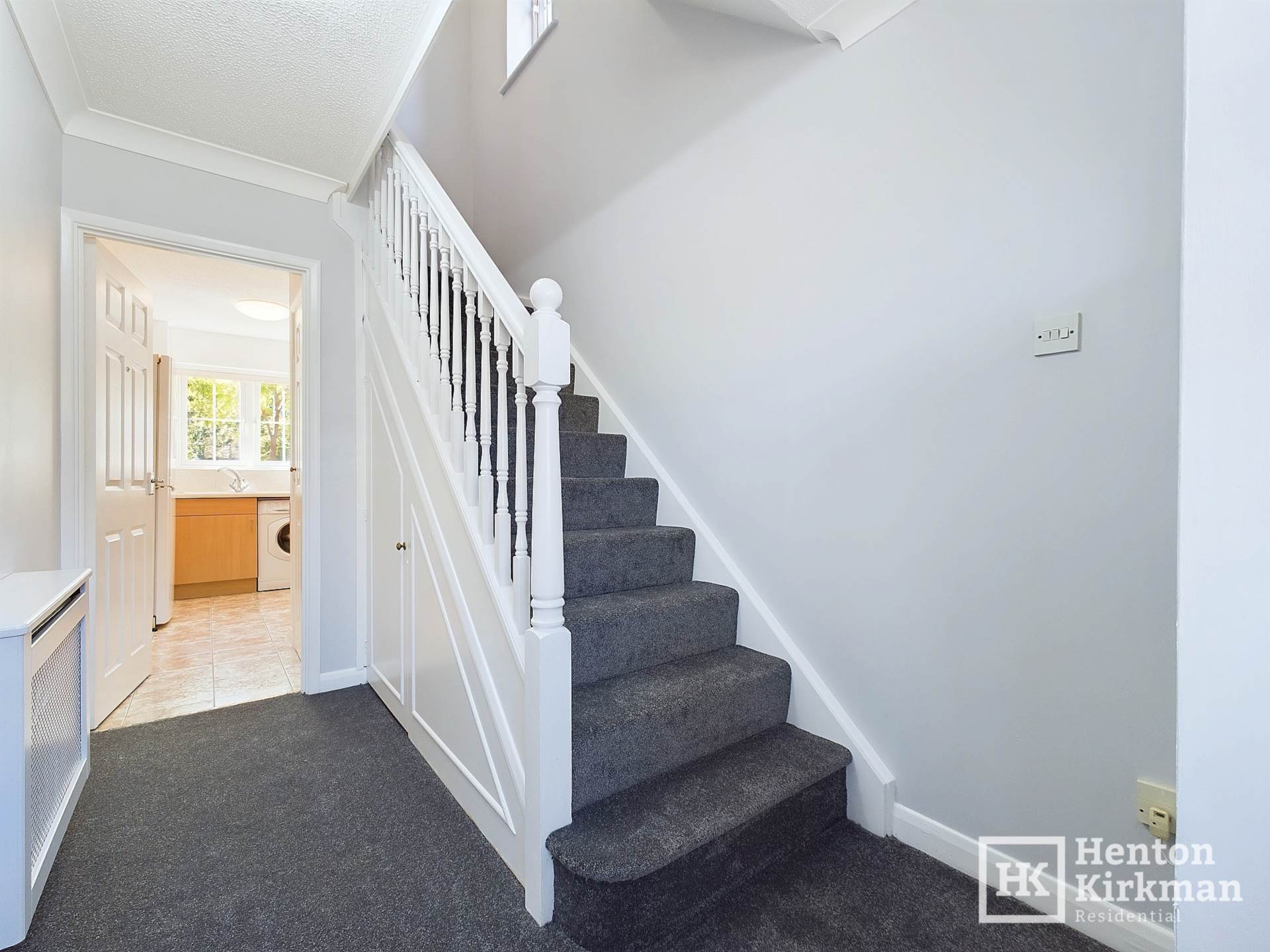 Larch Close, Laindon, Basildon, Image 2