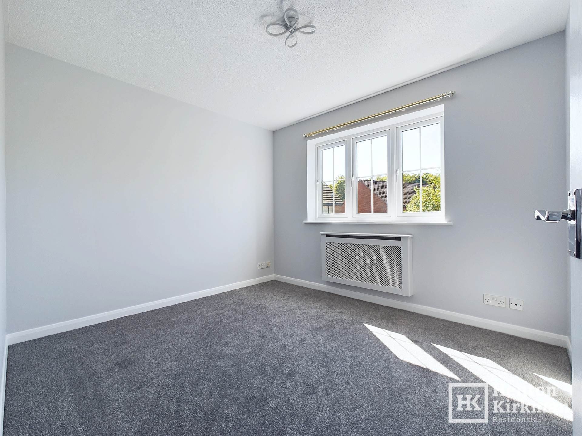 Larch Close, Laindon, Basildon, Image 9