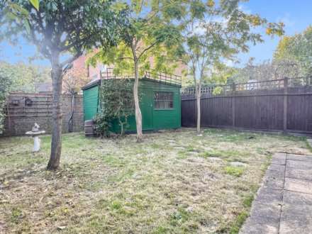 Larch Close, Laindon, Basildon, Image 15