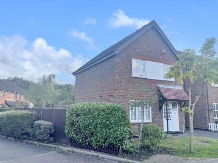 Larch Close, Laindon, Basildon, Image 20