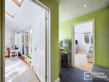The Vale, Stock, Image 9