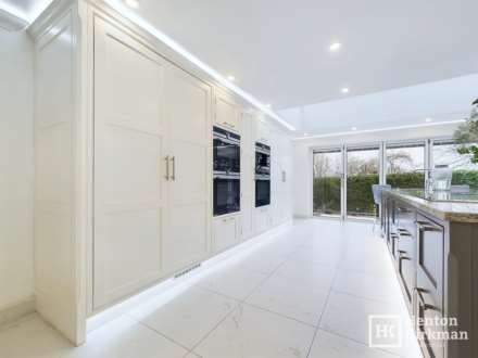 Sweet Chestnut Mews, Billericay, Image 11