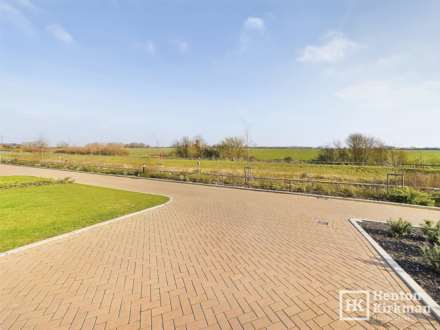 Raven Gardens, Silver End, Image 3