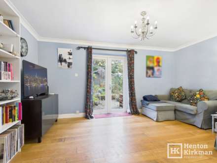 Outwood Farm Close, Essex, Image 2