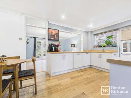 Outwood Farm Close, Essex, Image 4