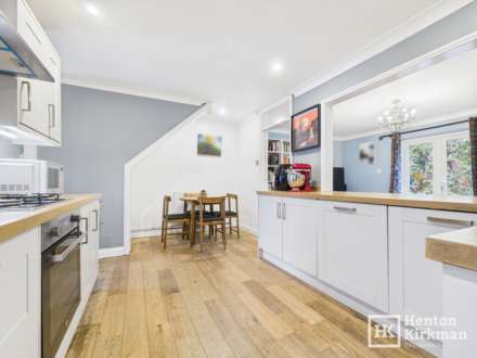 Outwood Farm Close, Essex, Image 6