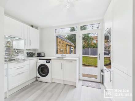 Moat Edge Gardens, Billericay, Image 5