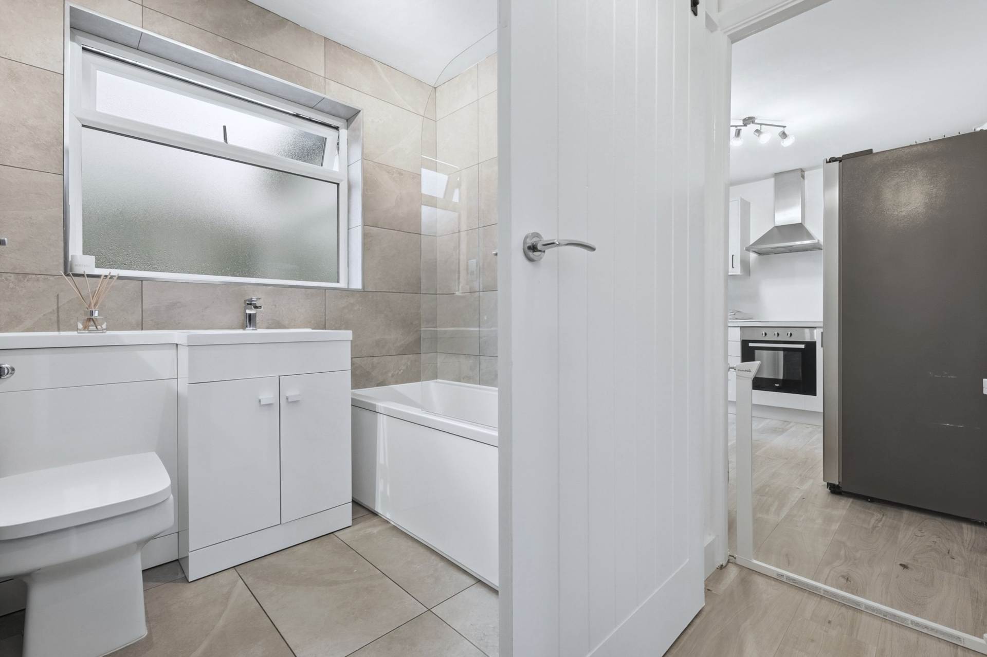 Outwood Common Road, Billericay, Image 14