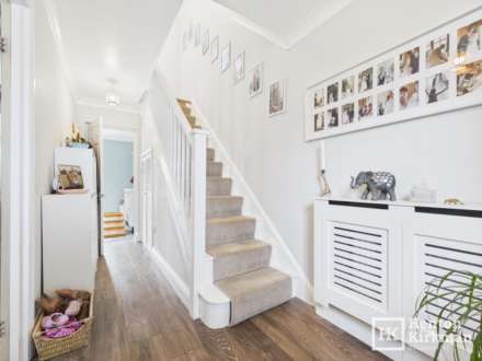 Queens Gate Mews, Billericay, Image 2