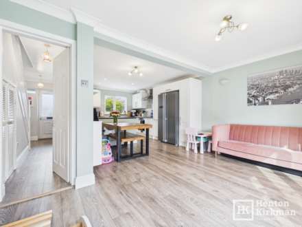 Queens Gate Mews, Billericay, Image 4