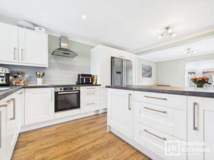 Queens Gate Mews, Billericay, Image 8