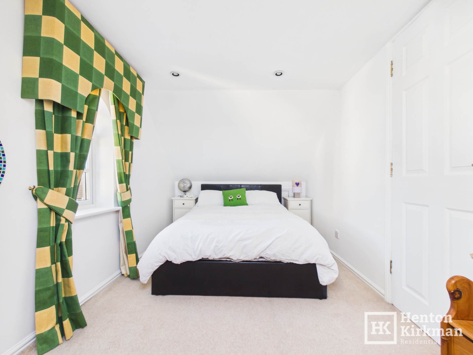 Calvinia Close, Noak Bridge, Image 31