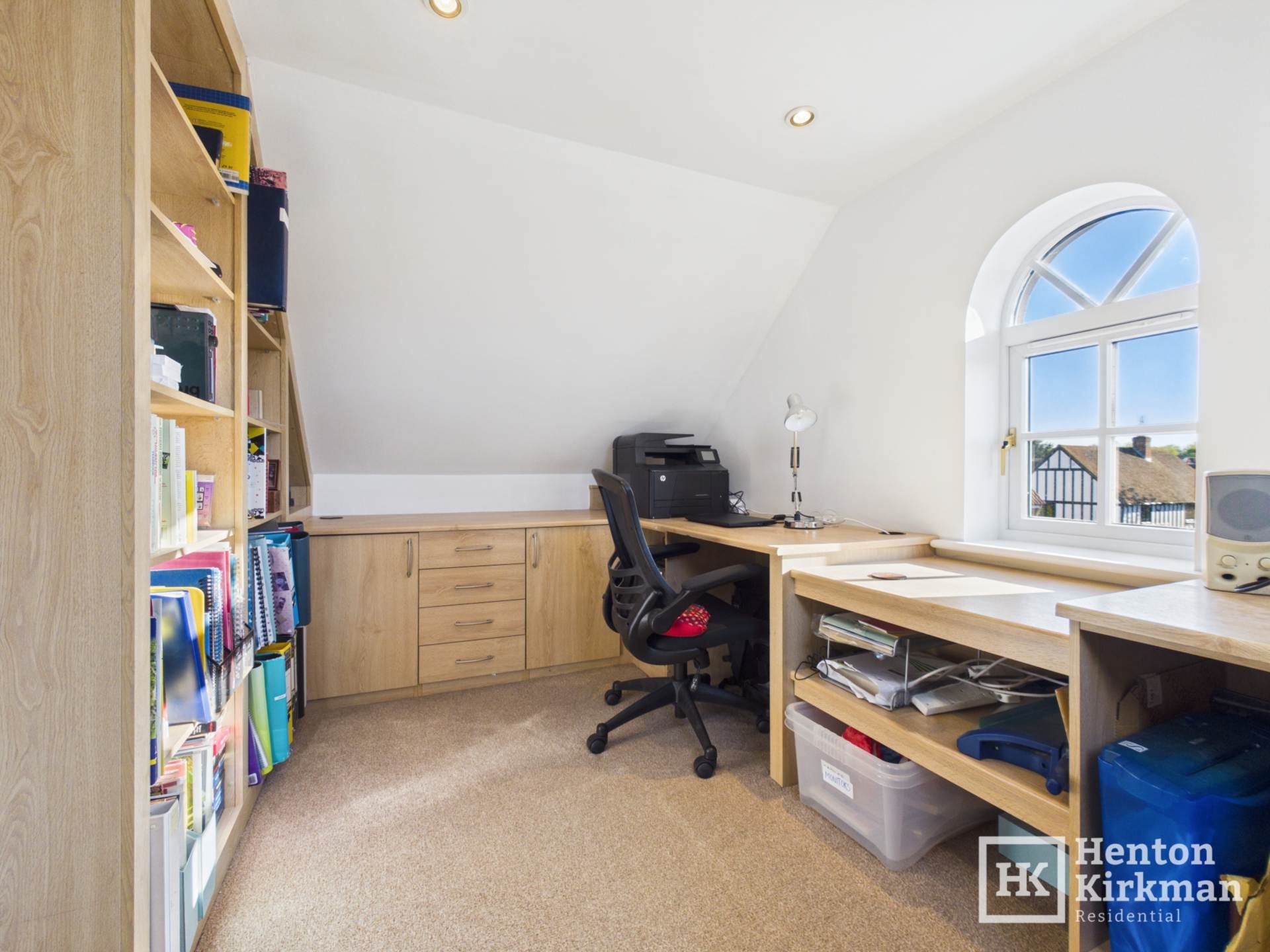 Calvinia Close, Noak Bridge, Image 33