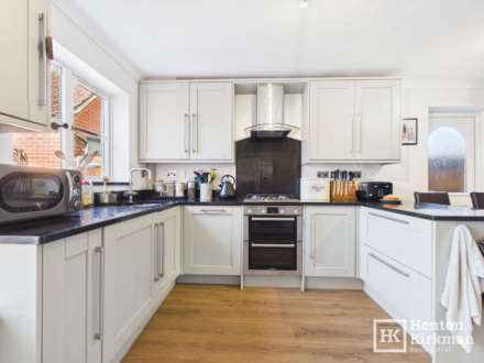 Calvinia Close, Noak Bridge, Image 13