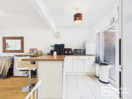 Outwood Farm Road, Billericay, Image 8