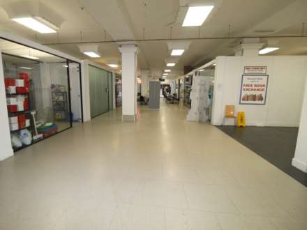 Bluebell Walk, Greenock Oak Mall, Image 8