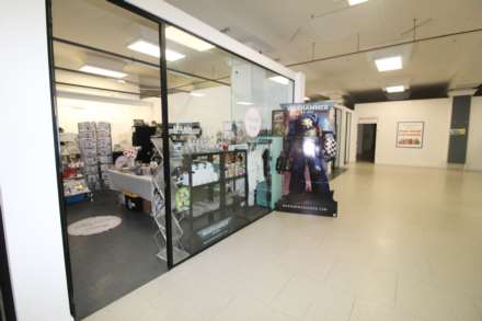 Bluebell Walk, Greenock Oak Mall, Image 9