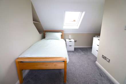 1 Bedroom Room, Ridge Way, Crayford
