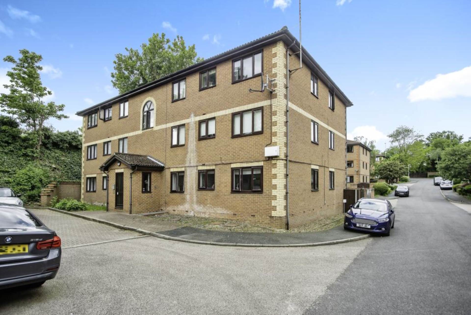 Winston Close, Greenhithe, Image 2