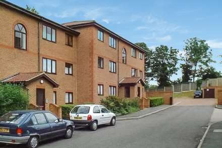 2 Bedroom Flat, Winston Close, Greenhithe