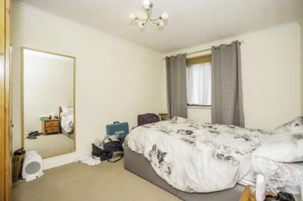 Winston Close, Greenhithe, Image 10