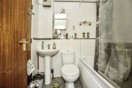 Winston Close, Greenhithe, Image 15