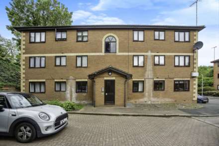 Winston Close, Greenhithe, Image 16
