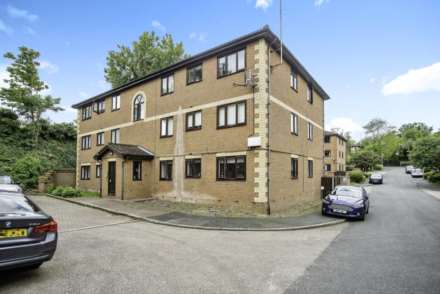 Winston Close, Greenhithe, Image 2