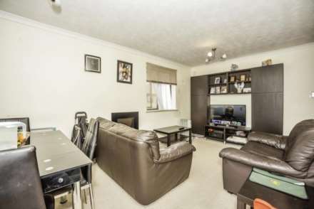 Winston Close, Greenhithe, Image 4