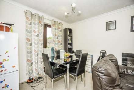 Winston Close, Greenhithe, Image 5