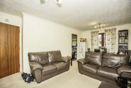 Winston Close, Greenhithe, Image 6
