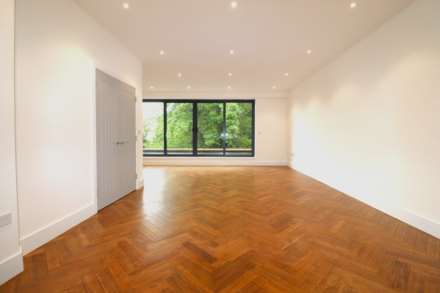 Cheriton Drive, Plumstead, Image 13