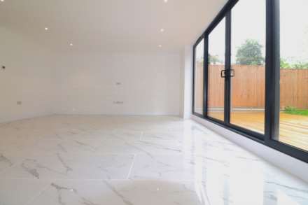 Cheriton Drive, Plumstead, Image 5