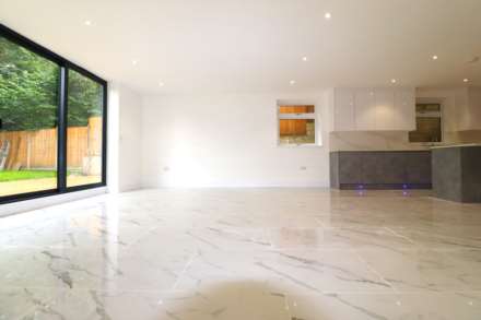 Cheriton Drive, Plumstead, Image 6