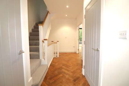 Cheriton Drive, Plumstead, Image 8