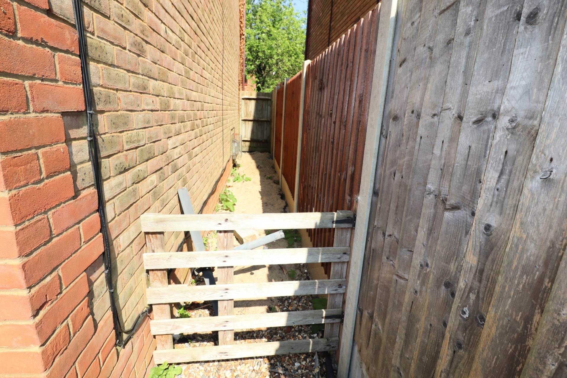 Redding Close, Dartford, Image 26