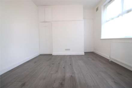 London Road, Greenhithe, Image 4