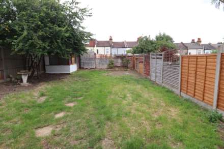 Raymere Gardens, London, Image 13