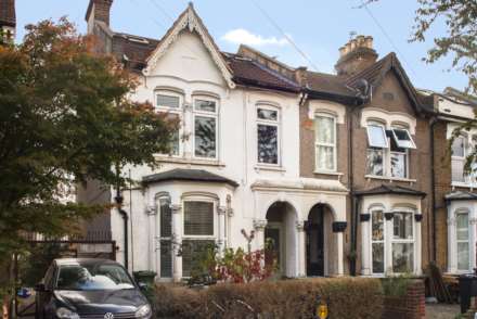 1 Bedroom Flat, Elmsdale Road, London