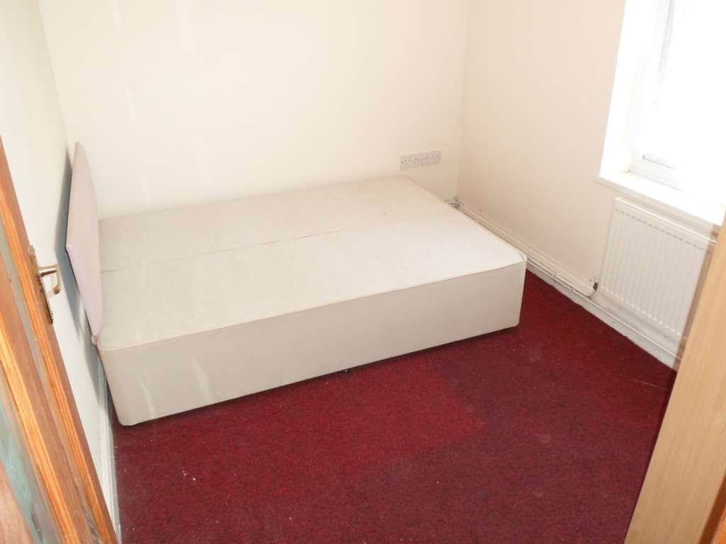 Old Manor Road, Gravesend, Image 22