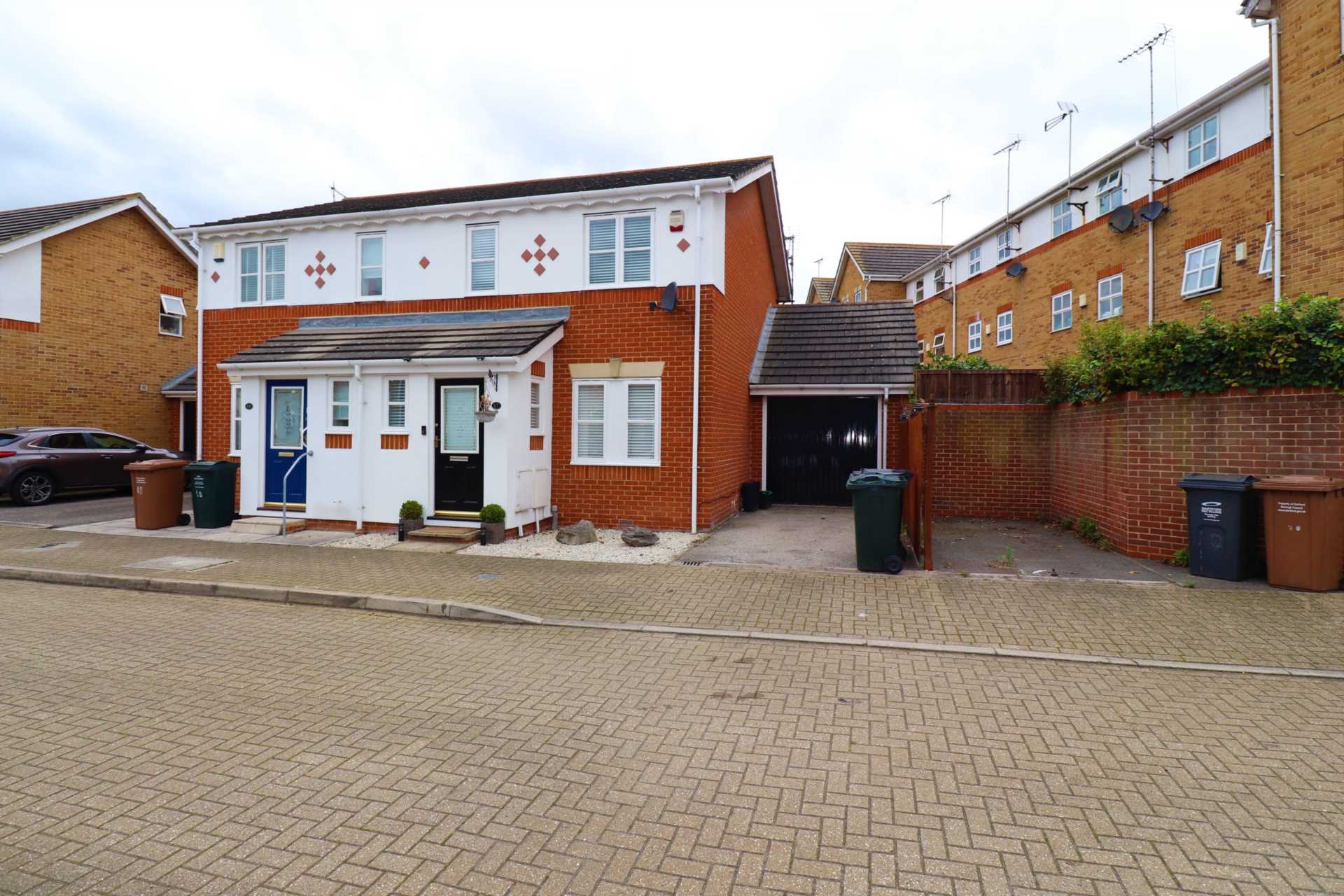 Sara Crescent, Greenhithe, Image 1