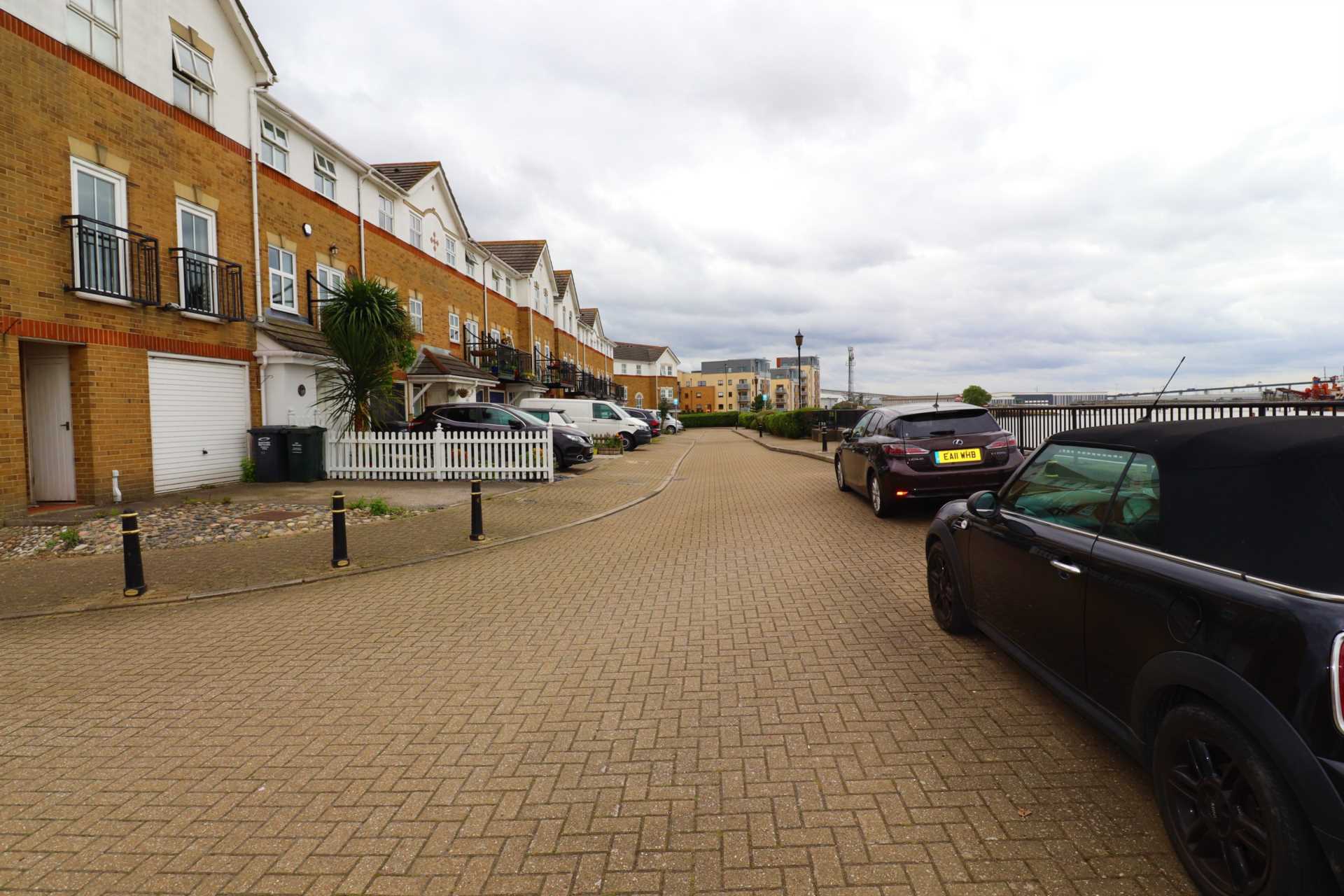 Sara Crescent, Greenhithe, Image 23