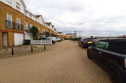 Sara Crescent, Greenhithe, Image 23