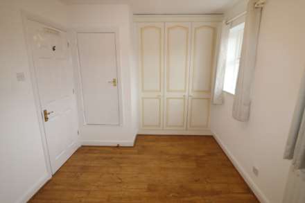 Sara Crescent, Greenhithe, Image 16