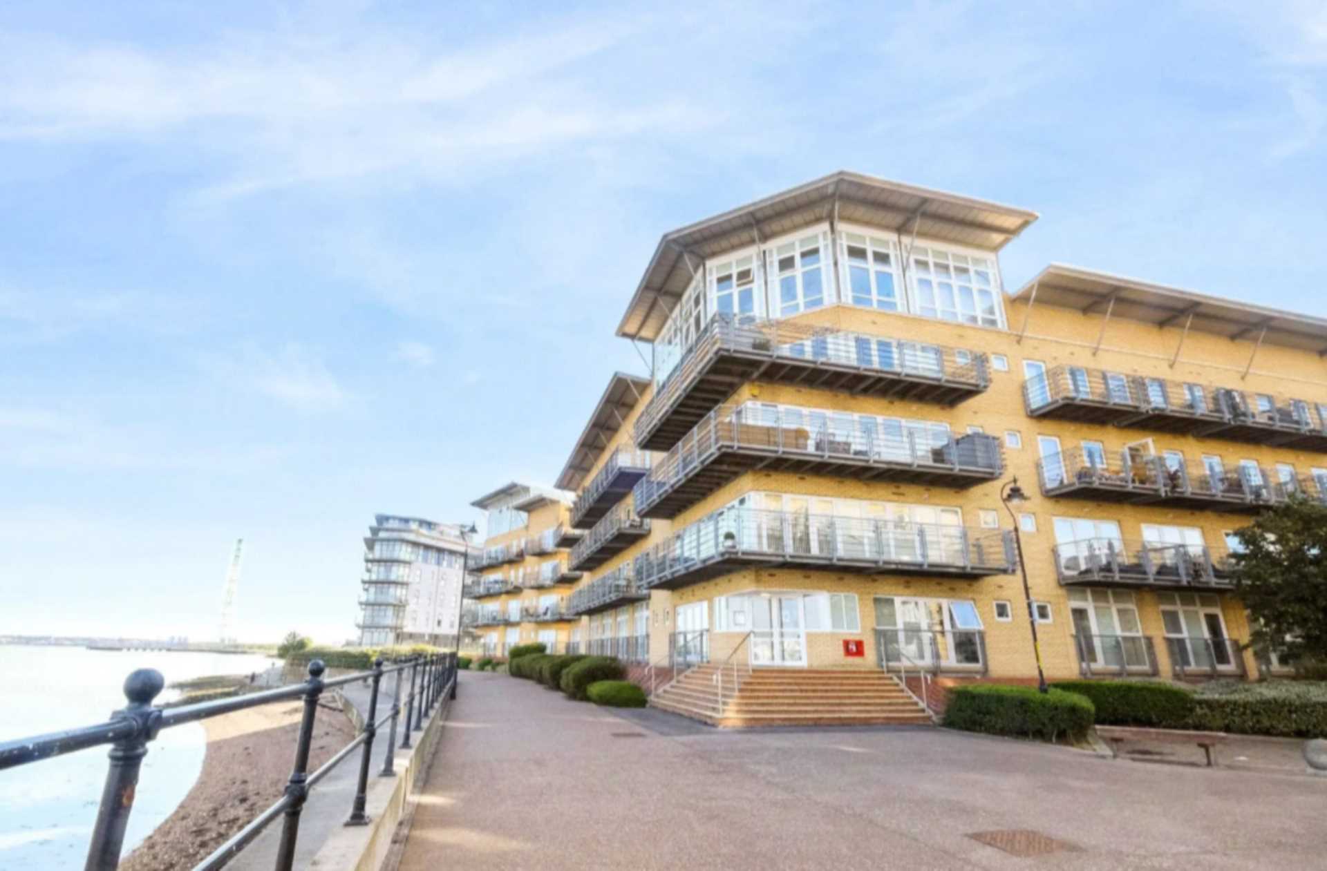 Property King Estate Agents - 2 Bedroom Apartment, Portland Place, Greenhithe
