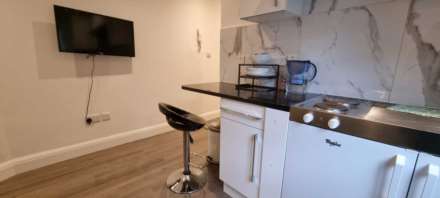 Property For Rent Warwick Gardens, Kensington, London