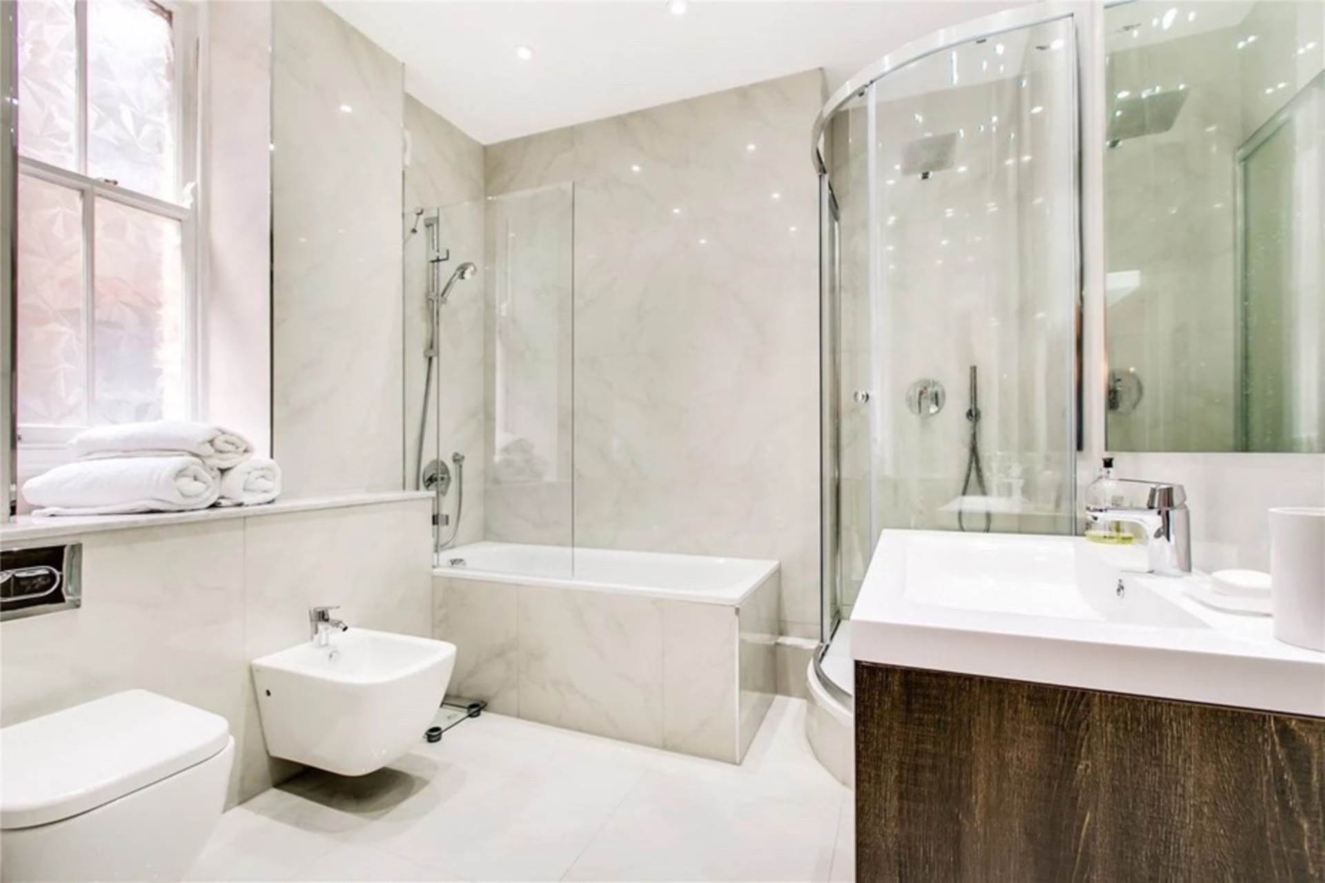 Lincoln House, Basil Street, Knightsbridge SW3, Image 4