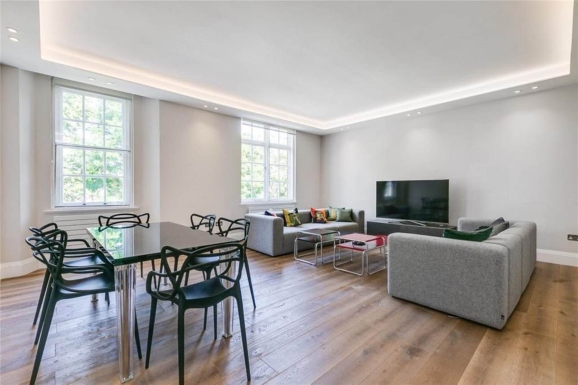 Fulham Road, London, Image 1